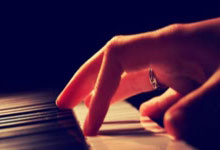 零跑旗舰级新车D19亮相:80度大电池增程,科技自然美学