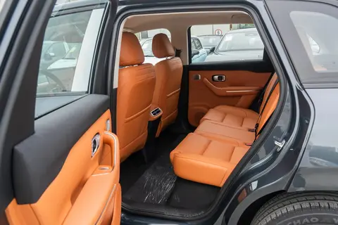 零跑C10对比瑞虎8 PRO,谁更适合家用?