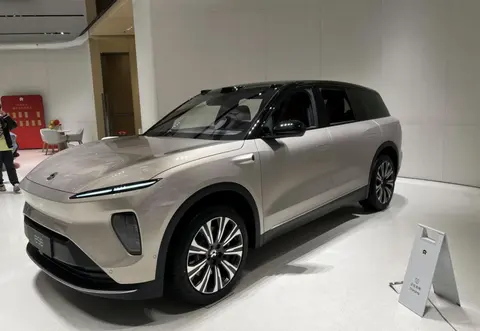 第三代蔚来ES8官宣：新增七座版，三季度亮相