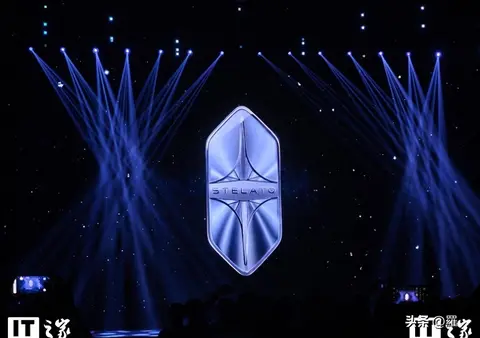 鸿蒙智行五个车标都像六边形 背后藏着政策变化和五个品牌的故事