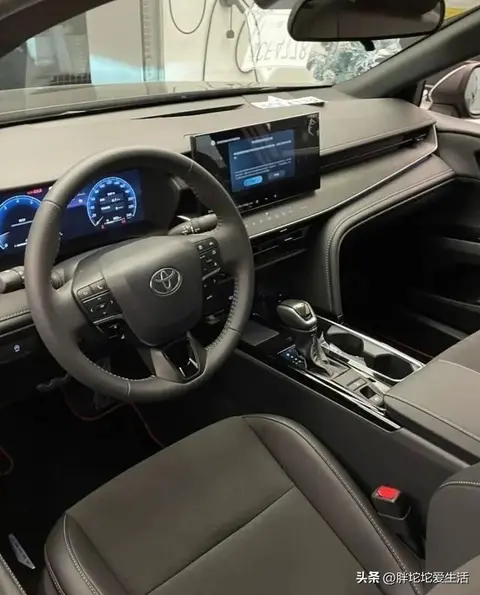 凯美瑞杀疯了，22万直降10万，销量破2万是真是假？