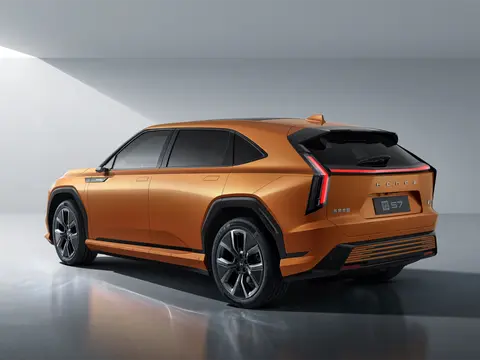 为啥现在，没人说造电车比油车容易了？网友：打脸几年了，太疼了